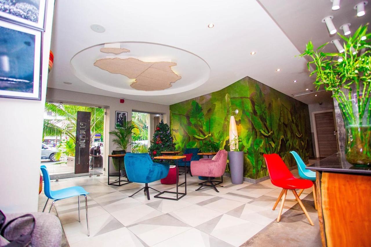 Urbano Hotel By Roots Accra Bagian luar foto